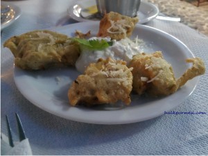 Peynirli kabak çiçeği dolması